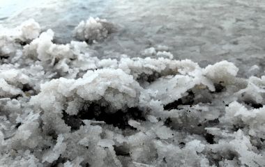 Мінерали солі Мертвого моря для вашої шкіри: 10 основних переваг